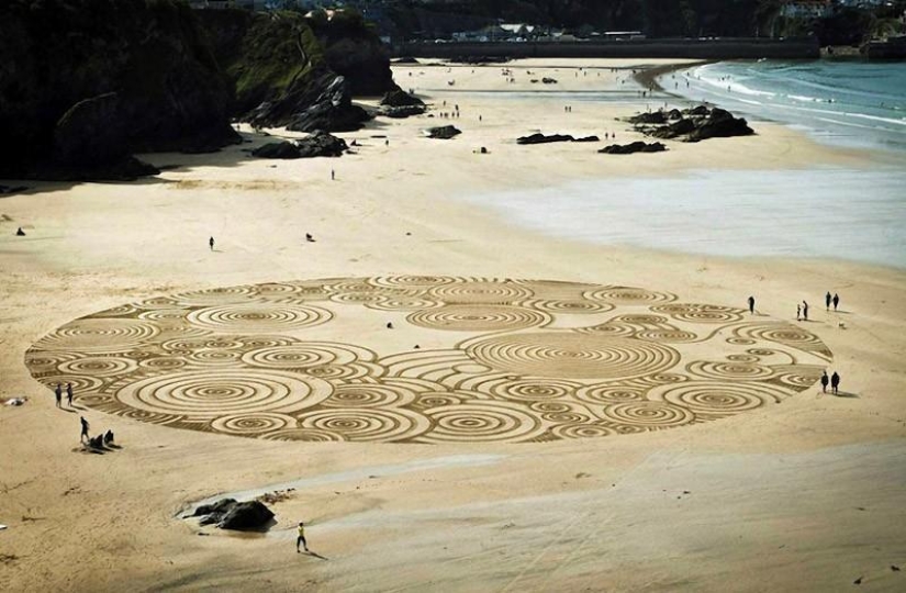 Arte por una hora-Tony Plant y sus pinturas sobre la arena