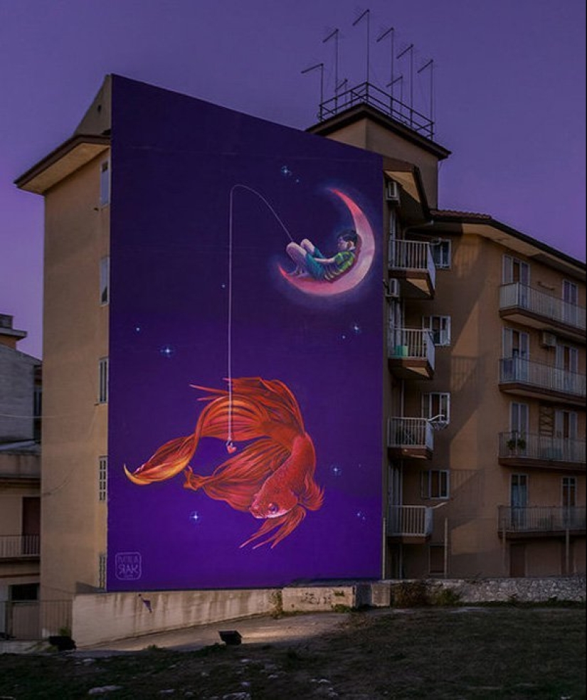 Arte urbano a gran escala y brillante de la artista polaca Natalia Rak