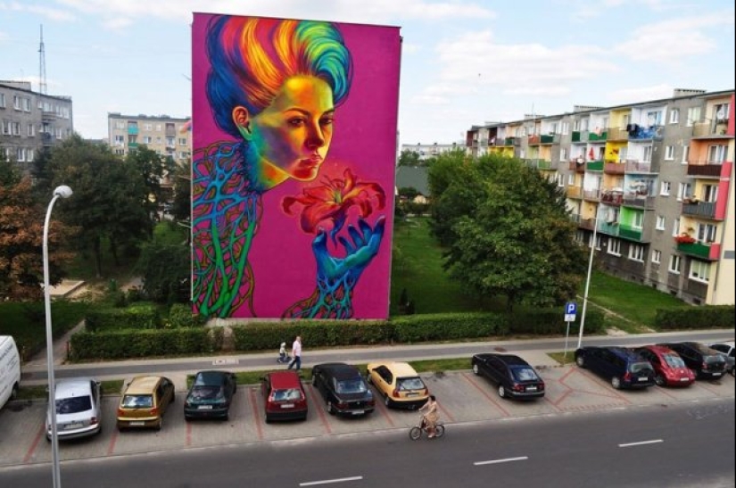 Arte urbano a gran escala y brillante de la artista polaca Natalia Rak