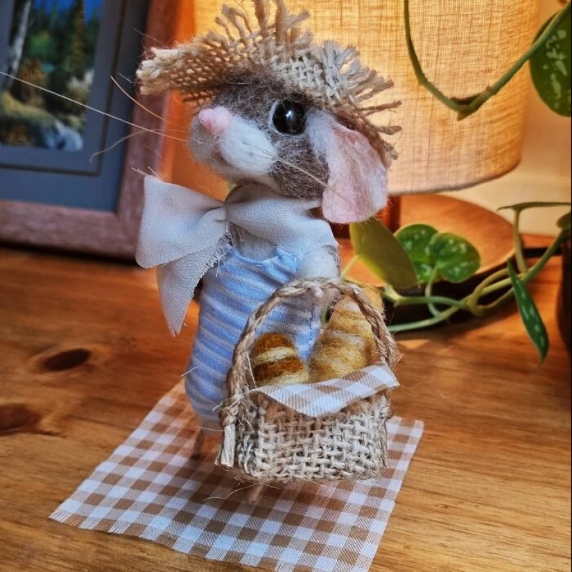 Artist Creates Adorable Felted Wool Mice Dressed In Whimsical Outfits