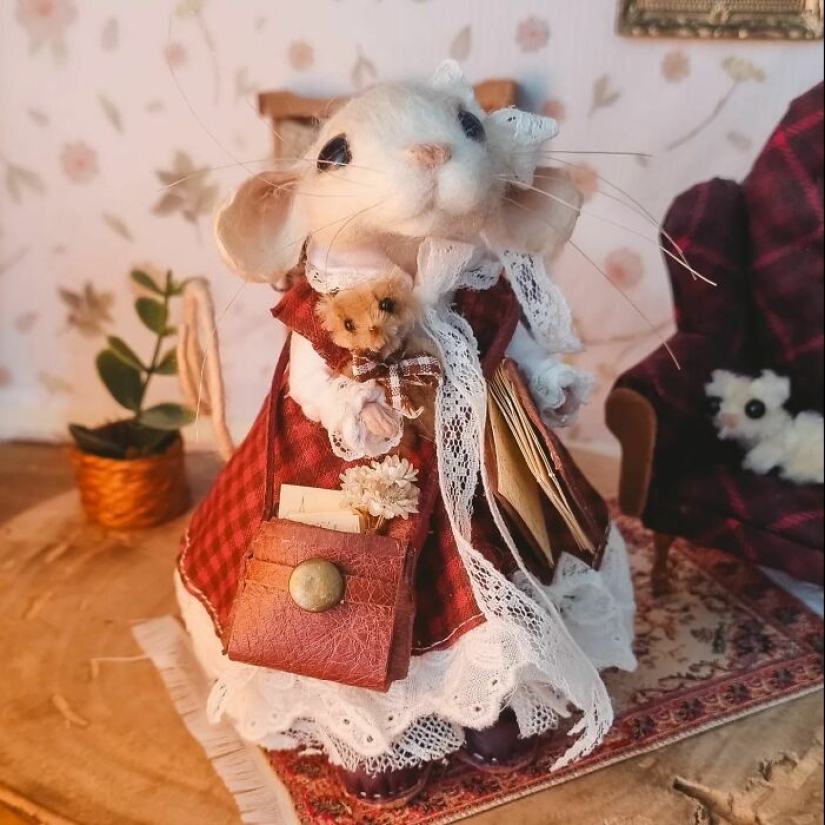 Artist Creates Adorable Felted Wool Mice Dressed In Whimsical Outfits