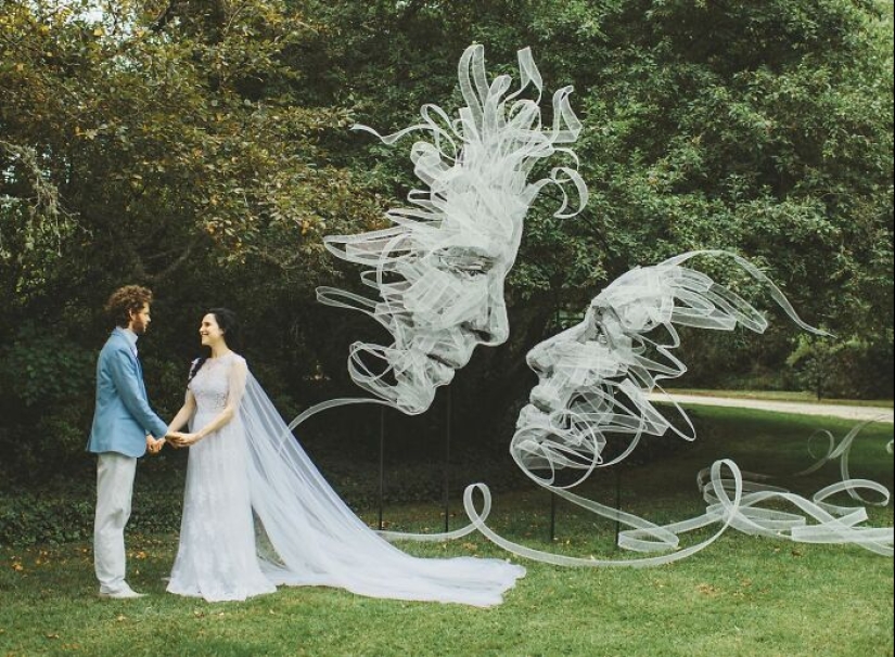 Artist Uses Single-Length Tulle And Shapes It To Look Like A Painting