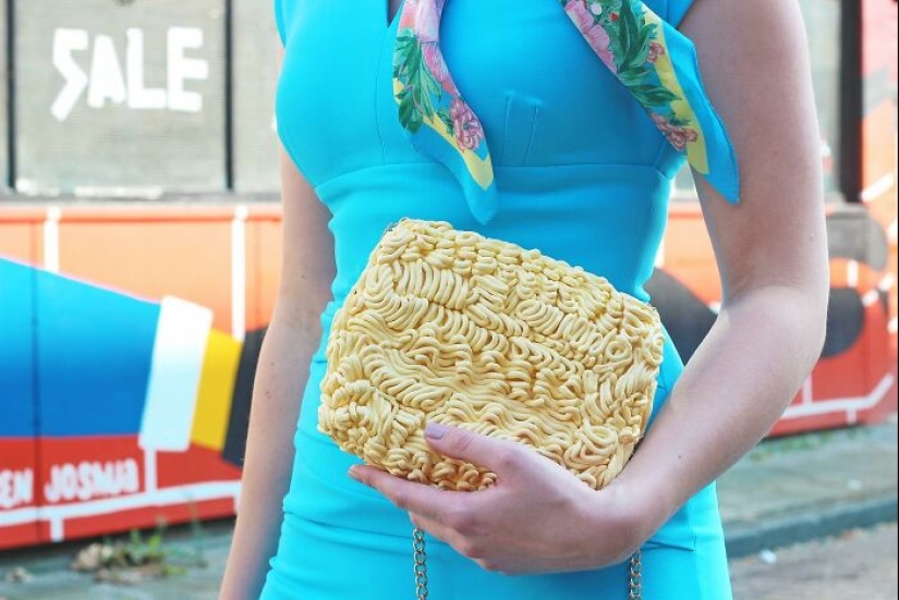 Artista creó 13 bolsos que parecen comida
