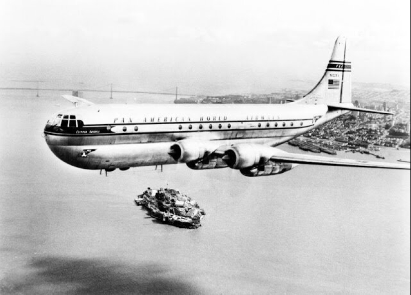 Aspecto del Boeing 377 Stratocruiser, el avión de pasajeros más grande del mundo