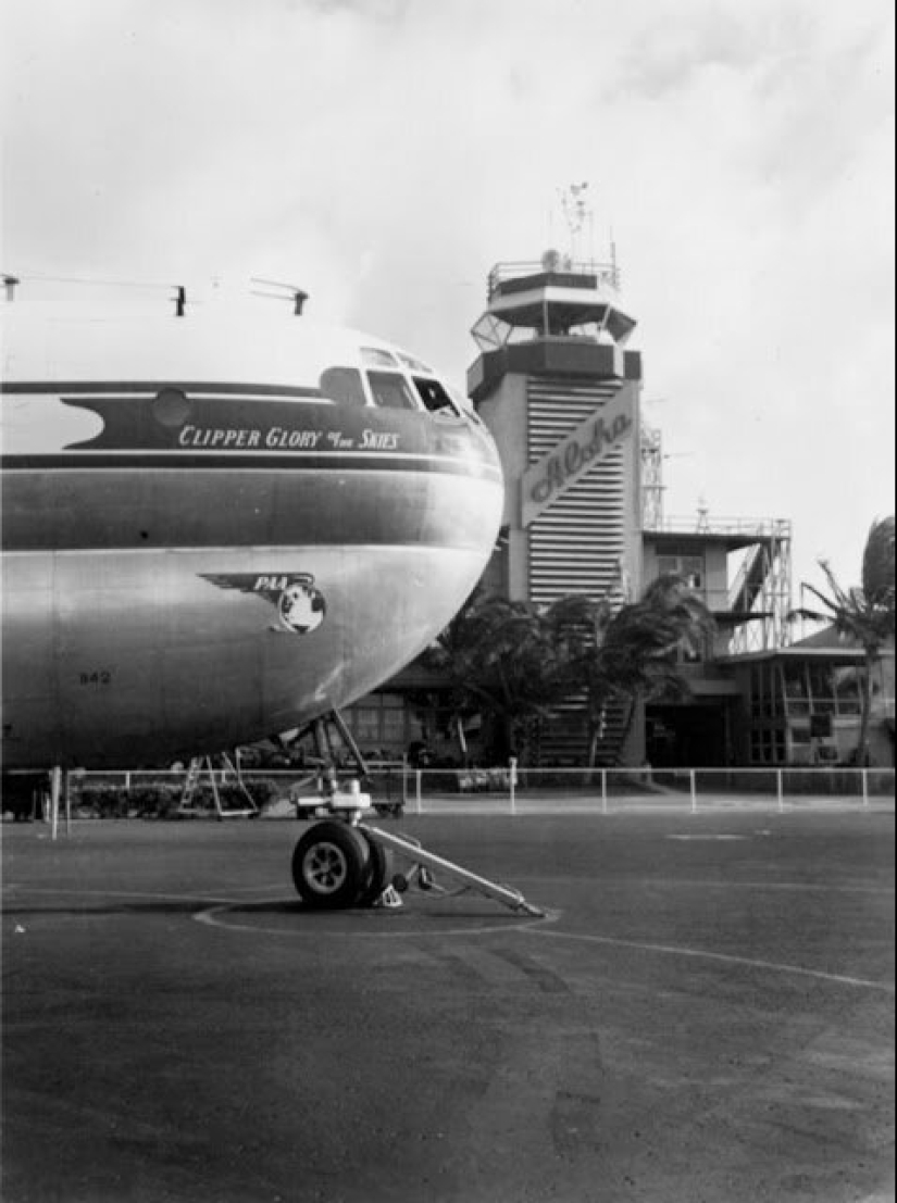 Aspecto del Boeing 377 Stratocruiser, el avión de pasajeros más grande del mundo