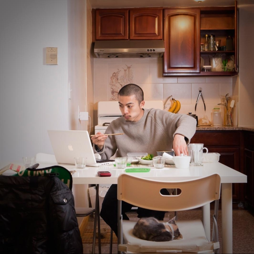 At dinner - how modern New Yorkers consume their food