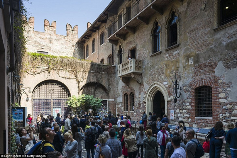 Atracciones falsas que reúnen multitudes de turistas listos para creer en cualquier cuento de hadas