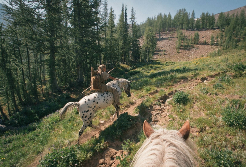 Back in the Paleolithic: hunter-gatherers of the 21st century in the project "Living wild"