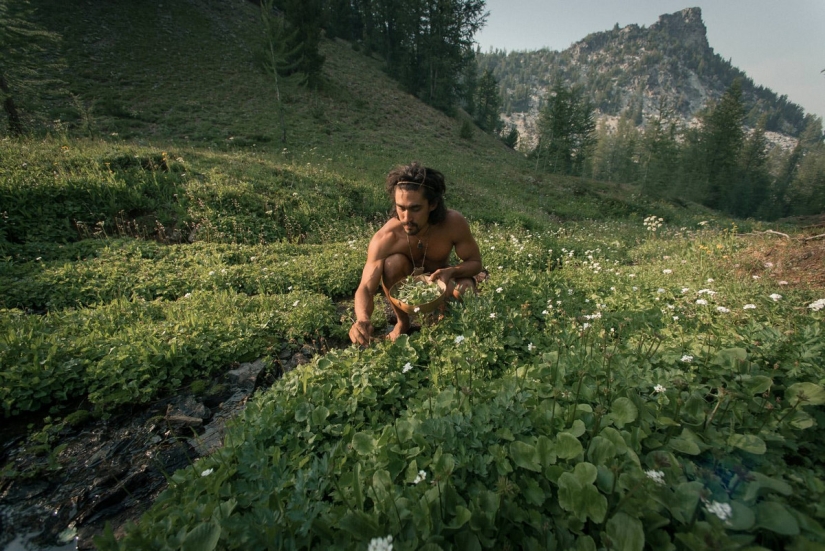 Back in the Paleolithic: hunter-gatherers of the 21st century in the project "Living wild"