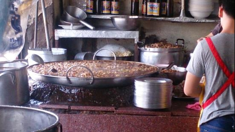 Bangkok restaurant serves stew that has been brewed for over 45 years