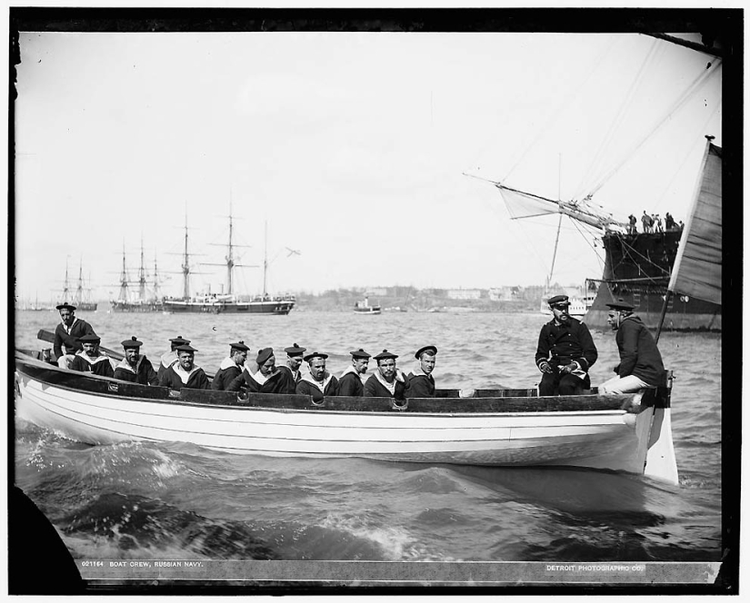 Barcos y oficiales de la Armada del Imperio Ruso en 1893