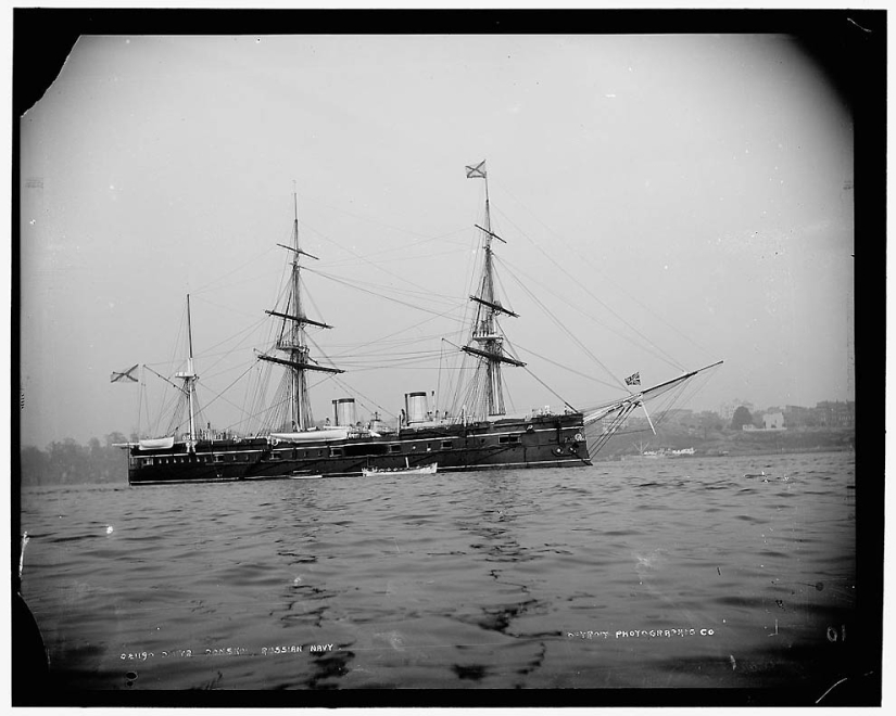 Barcos y oficiales de la Armada del Imperio Ruso en 1893