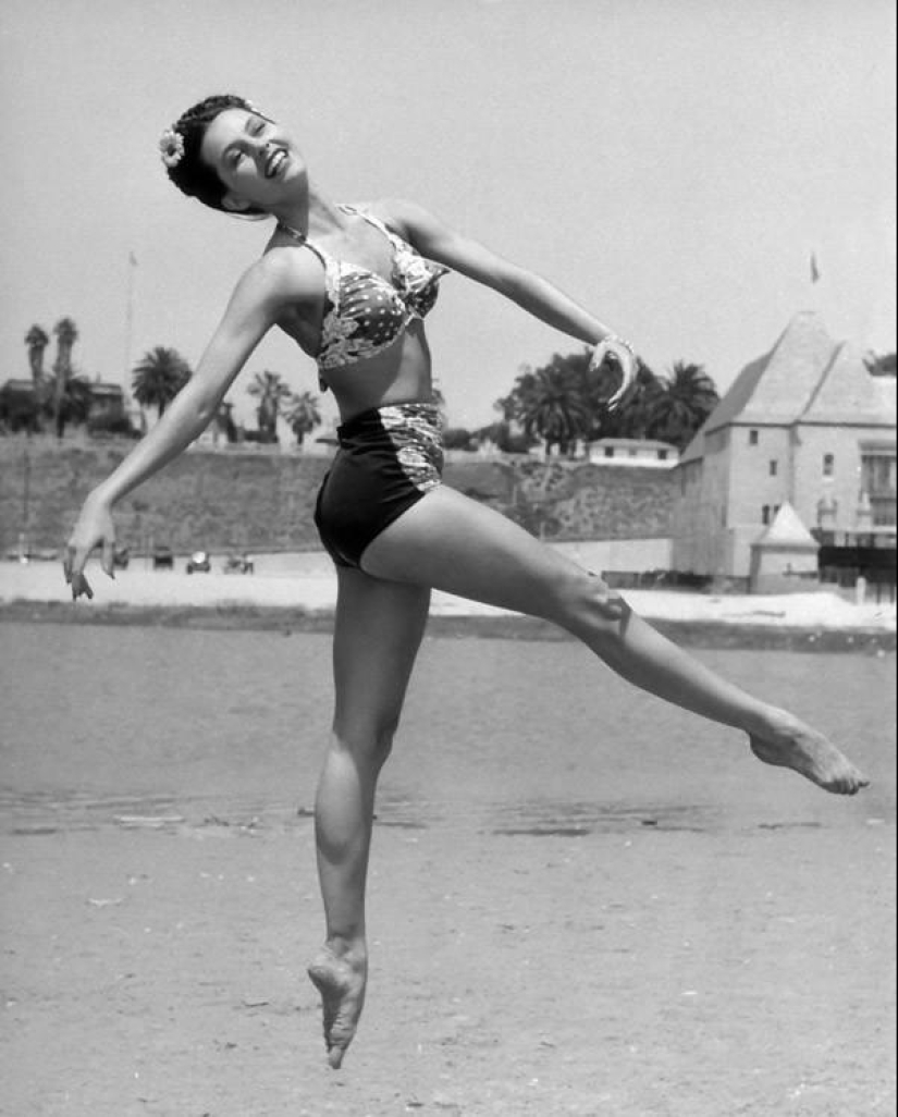 Beach fashion 1920-30s