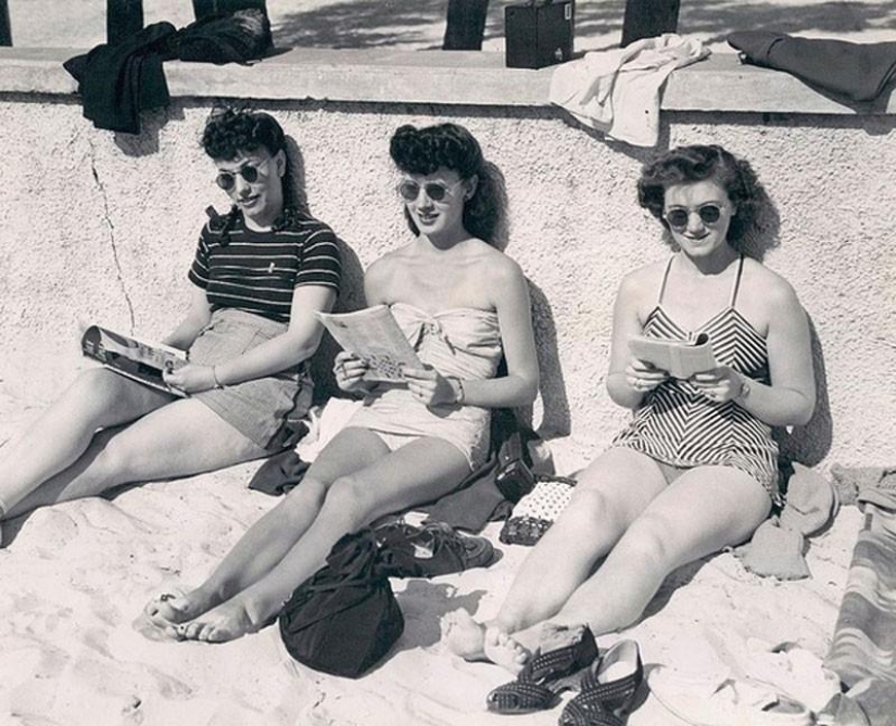 Beach fashion 1920-30s