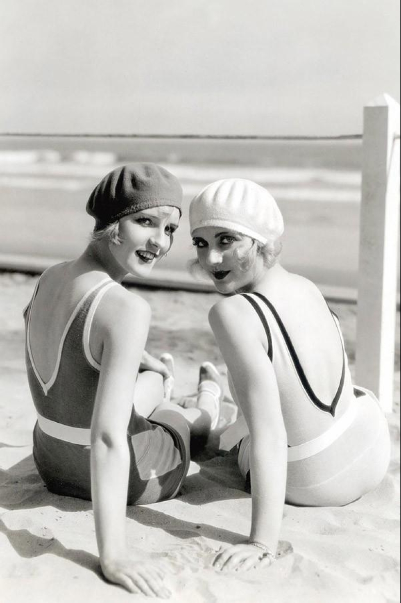 Beach fashion 1920-30s