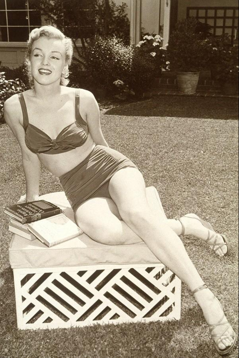 Beach fashion 1920-30s