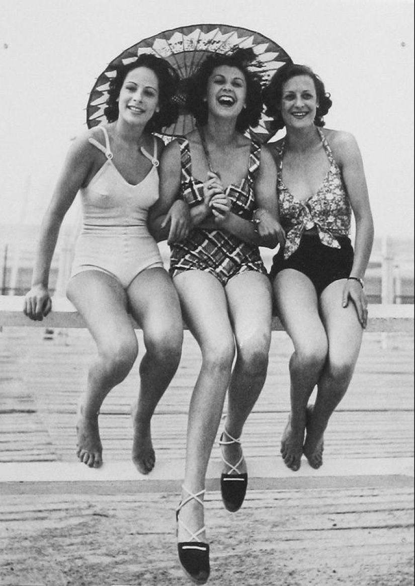 Beach fashion 1920-30s