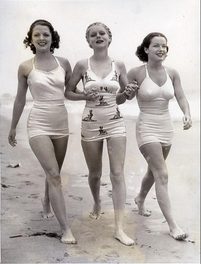 Beach fashion 1920-30s