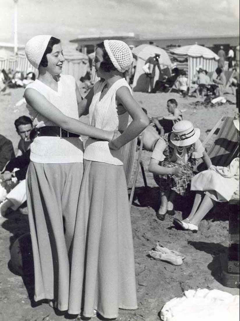 Beach fashion 1920-30s