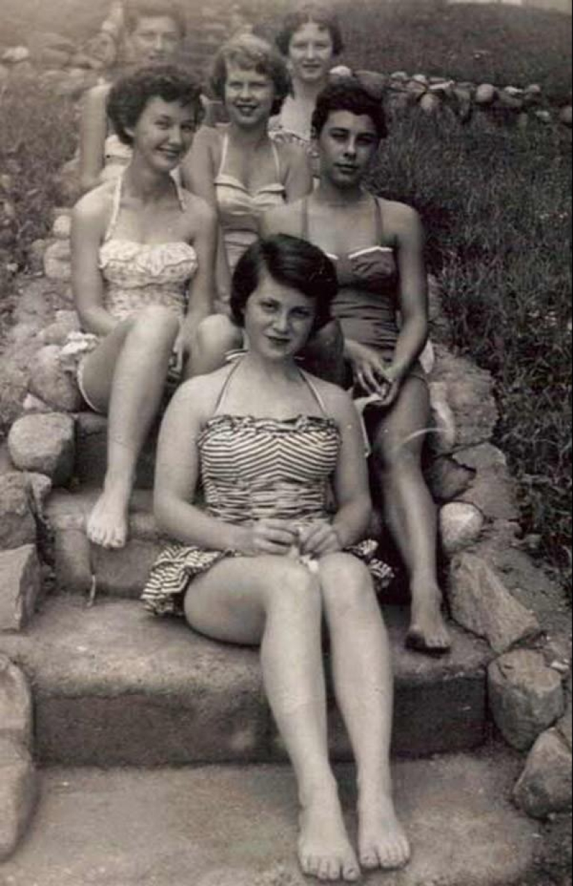 Beach fashion 1920-30s