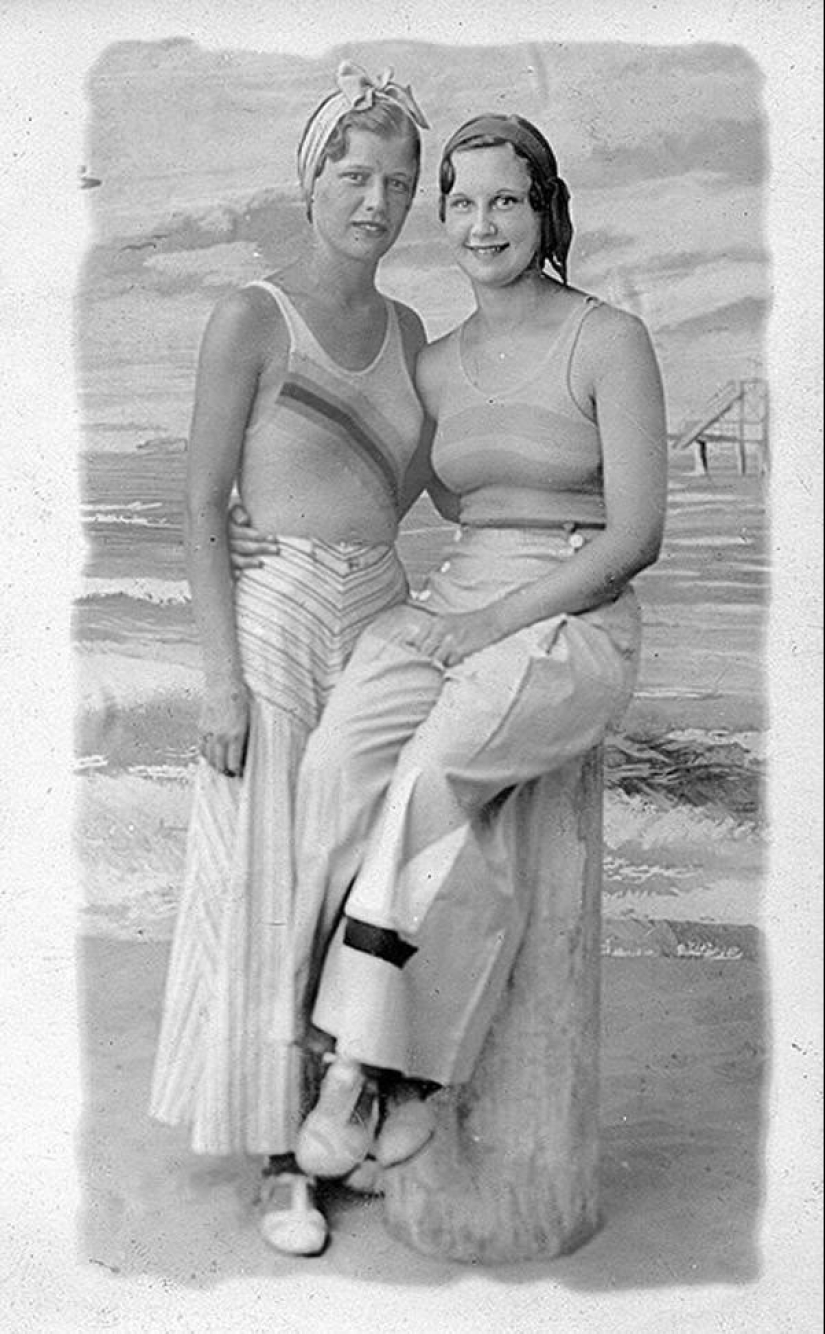 Beach fashion 1920-30s