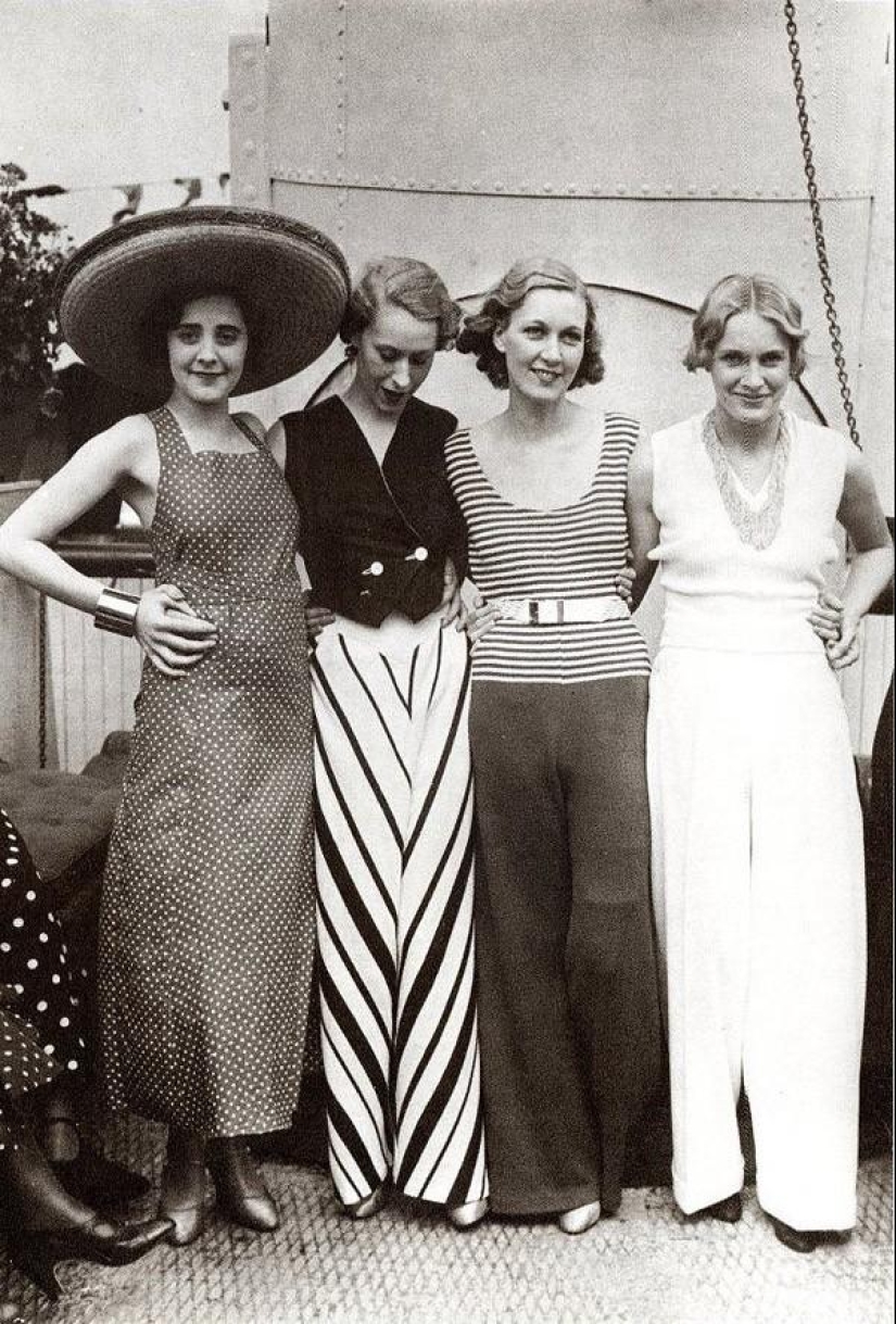 Beach fashion 1920-30s