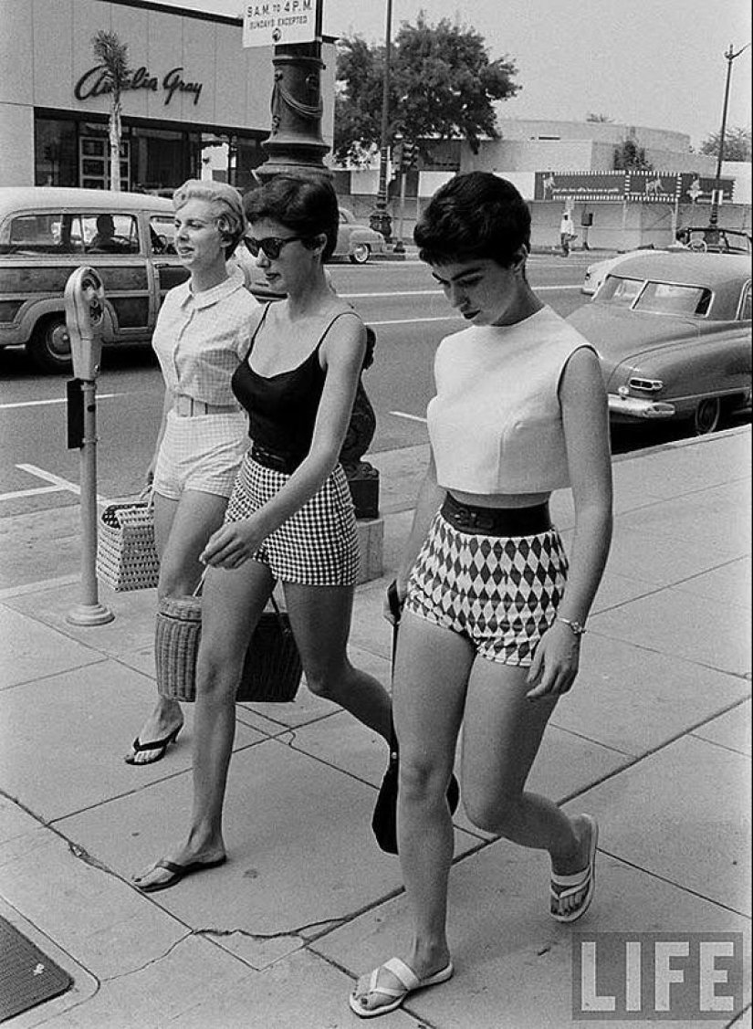 Beach fashion 1920-30s