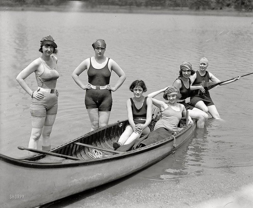 Beach fashion 1920-30s