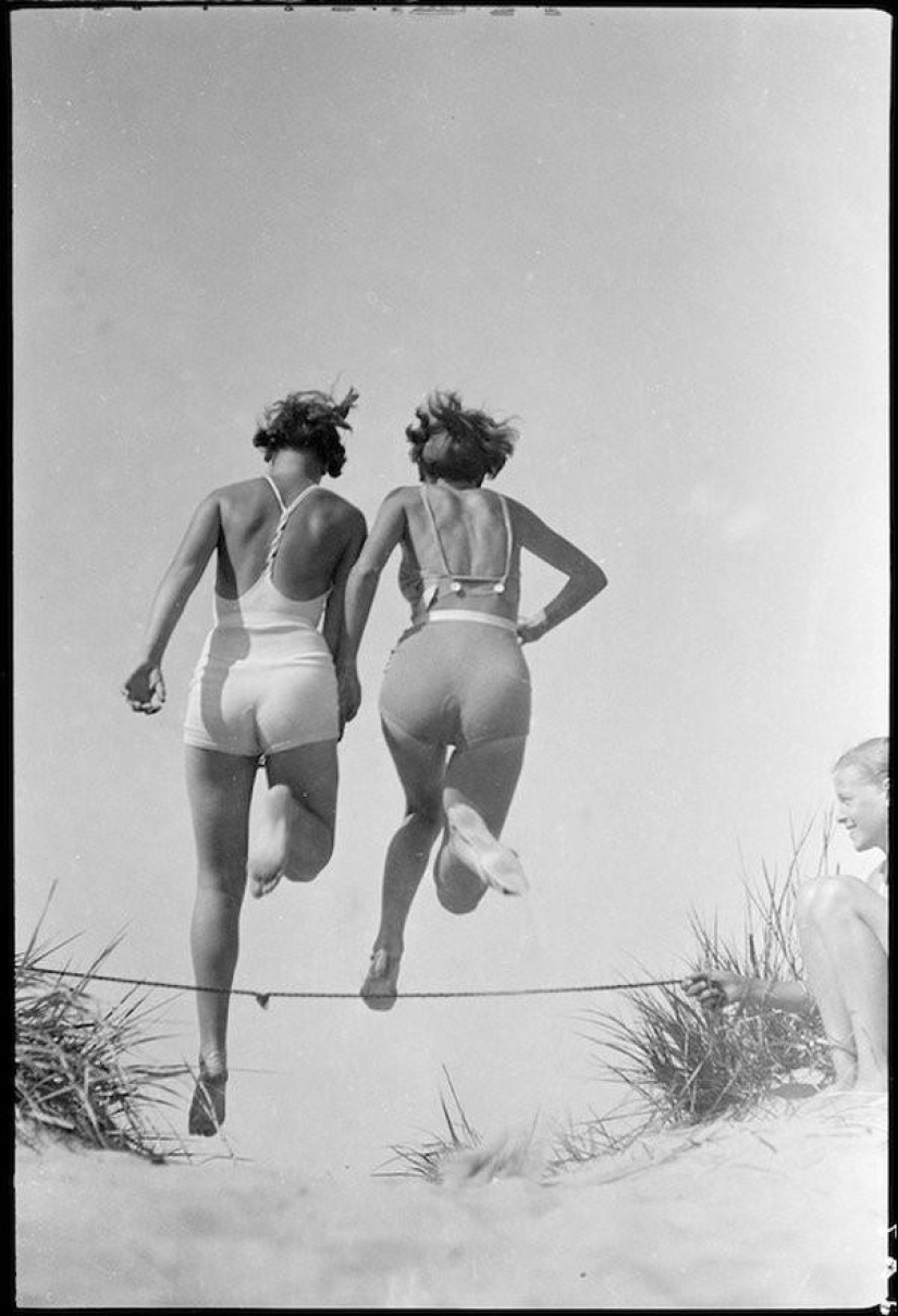 Beach fashion 1920-30s