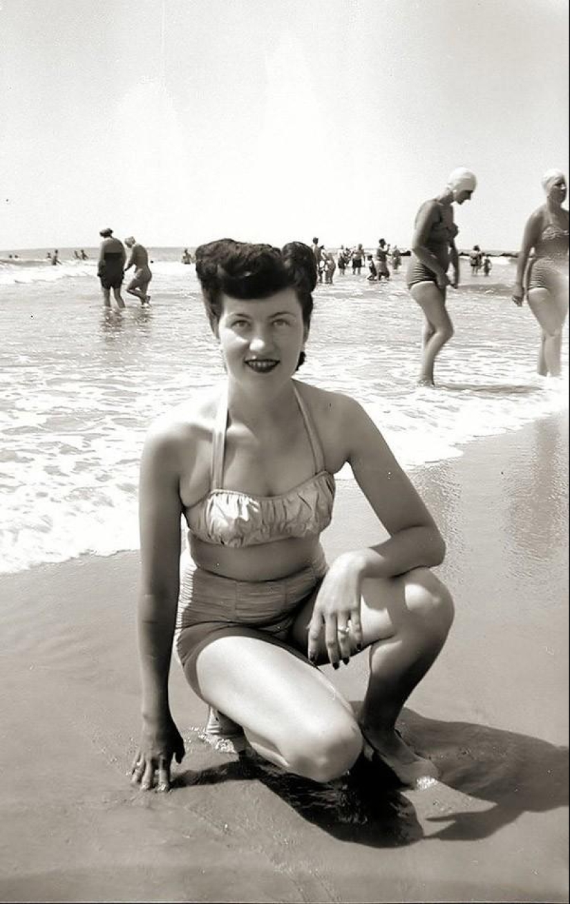 Beach fashion 1920-30s