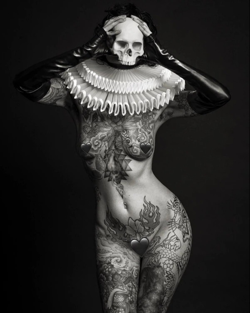 Beautiful girls and their tattoos: 32 black-and-white photos imbued with charming aesthetics