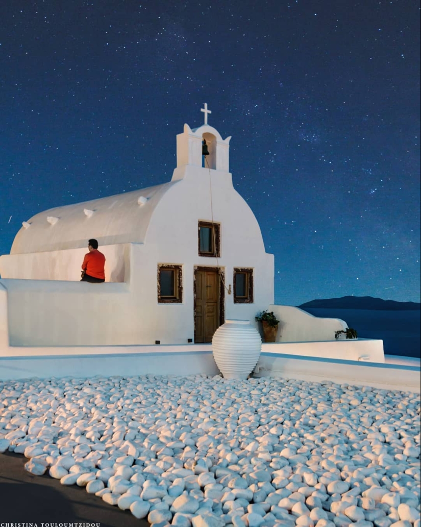 Beautiful Greek street in the pictures of Christina Courtside