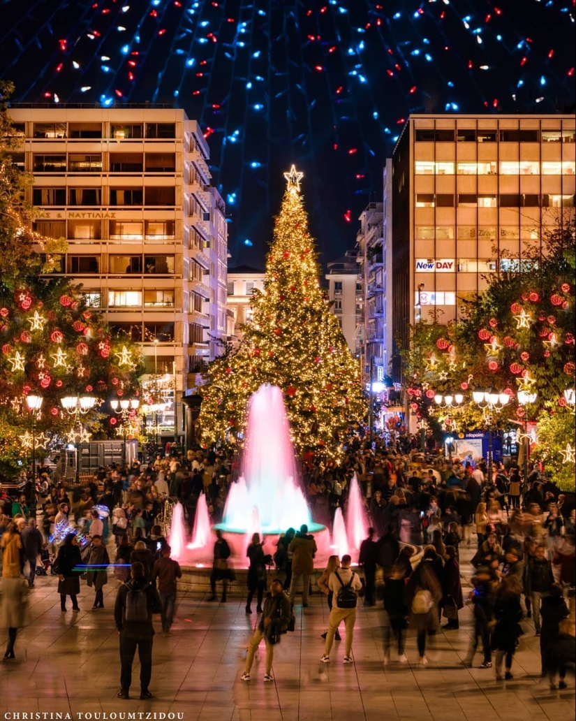 Beautiful Greek street in the pictures of Christina Courtside