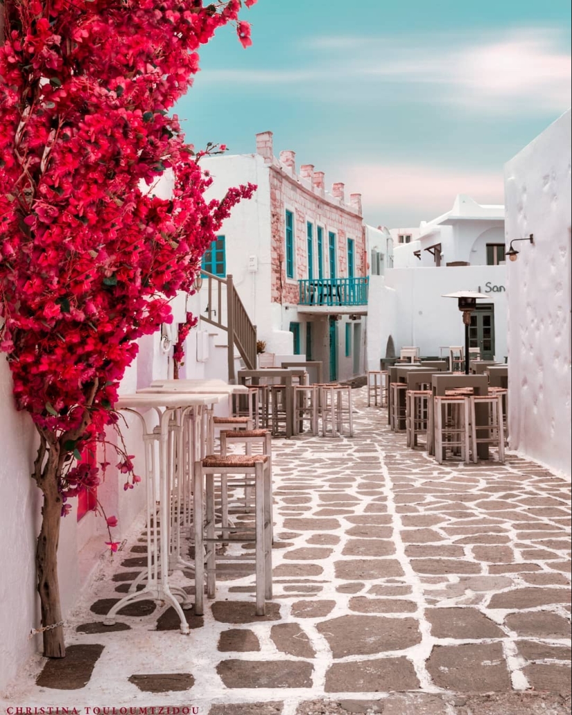 Beautiful Greek street in the pictures of Christina Courtside