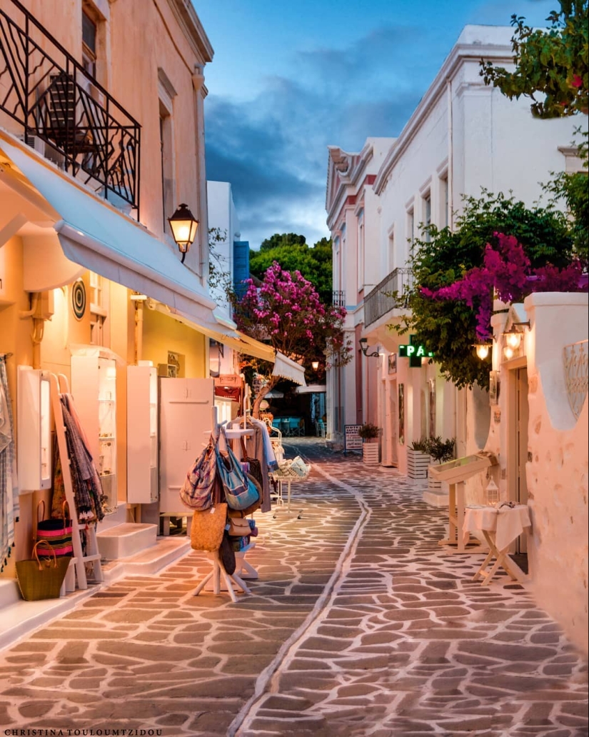 Beautiful Greek street in the pictures of Christina Courtside