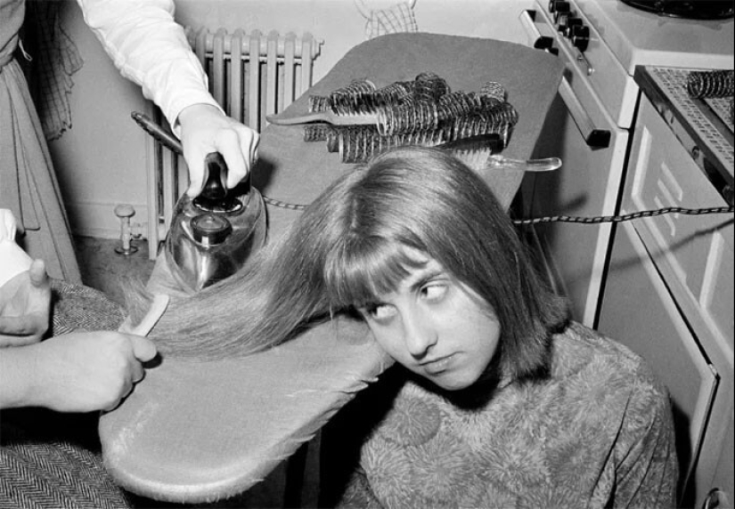 Beauty requires sacrifice and here are 30 vintage photos that prove it