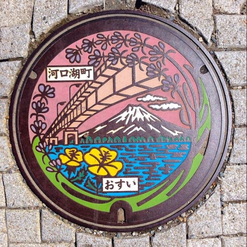 Beauty under your feet: the most beautiful manholes from Japan