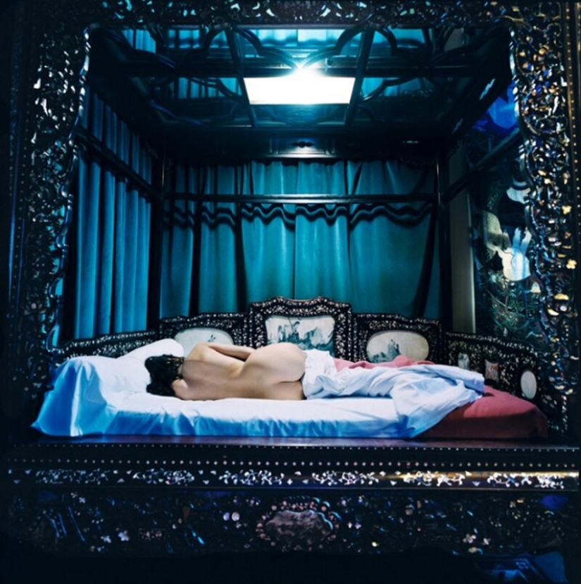 Beds of the inhabitants of France — an intimate photo project by Thierry Bouet