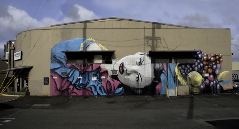 Belleza fugaz: retratos de mujeres en casas abandonadas