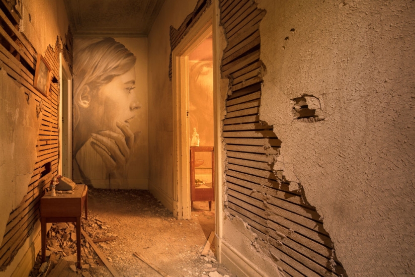 Belleza fugaz: retratos de mujeres en casas abandonadas