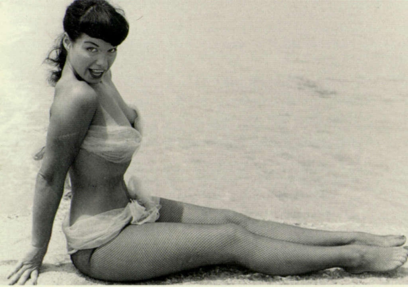 Bettie Page, símbolo sexual de los años 50, y sus seguidores