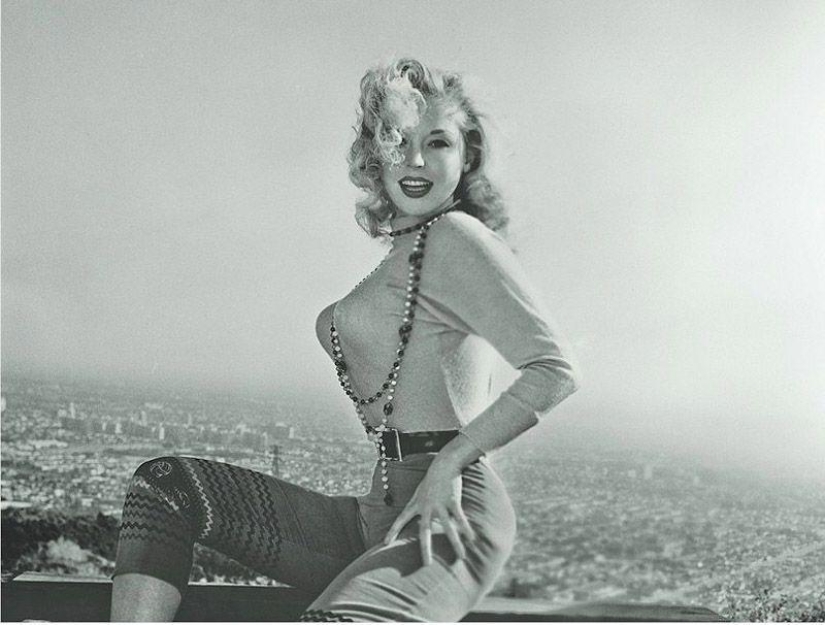 Betty Brosmer es la dueña de la figura más hermosa de los años 50