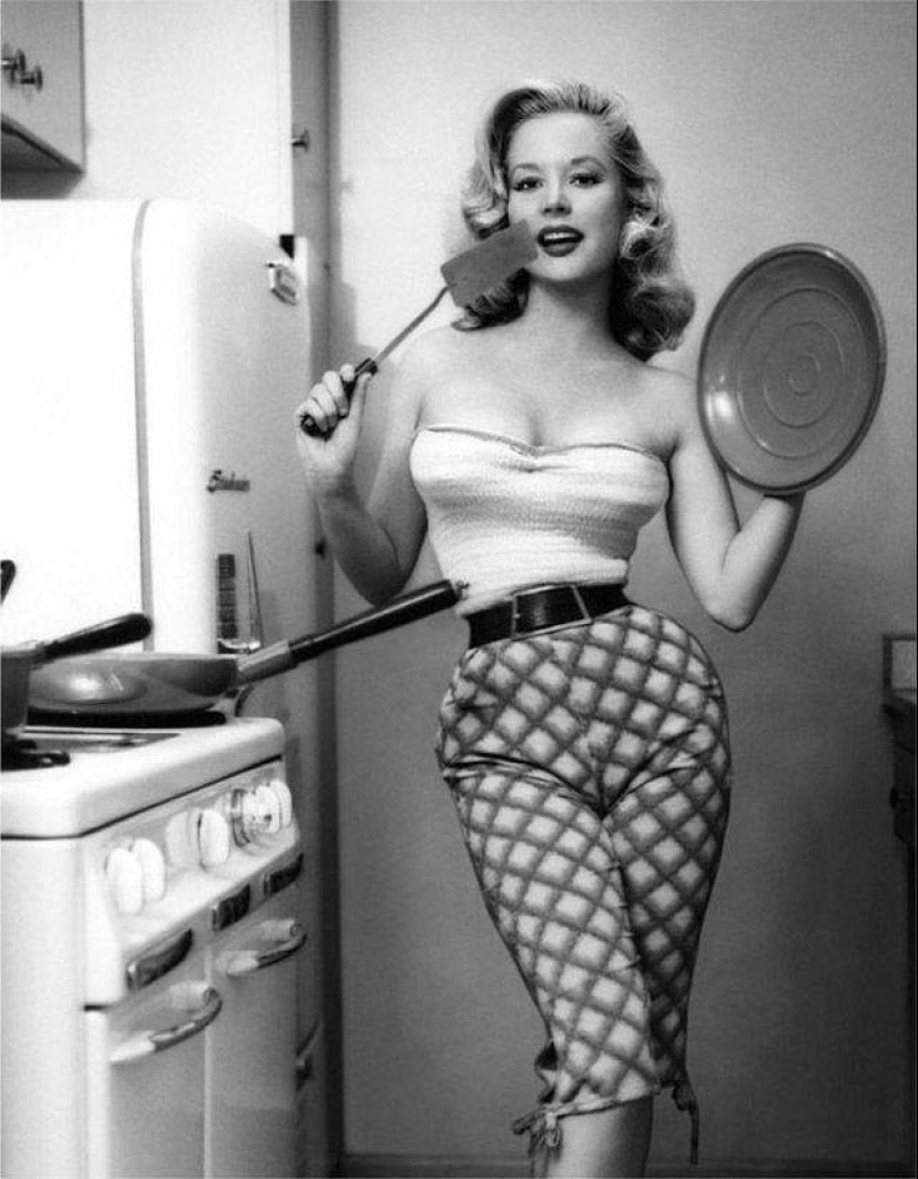 Betty Brosmer is the owner of the most gorgeous figure of the 50s