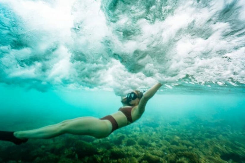 "Big and blue Ocean": a freediver photographer showed an amazing series of underwater shots