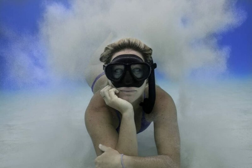 "Big and blue Ocean": a freediver photographer showed an amazing series of underwater shots