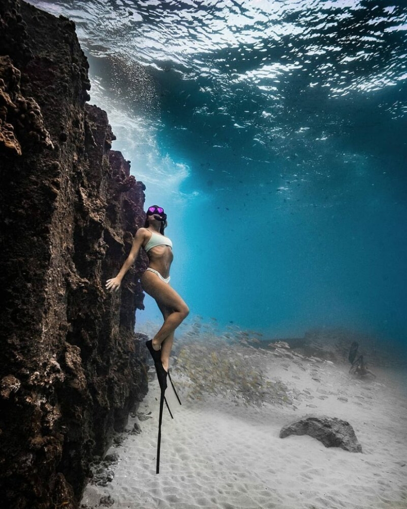 "Big and blue Ocean": a freediver photographer showed an amazing series of underwater shots