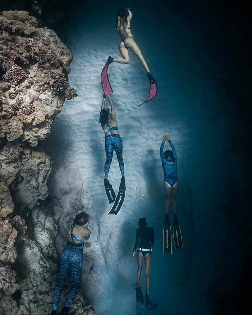 "Big and blue Ocean": a freediver photographer showed an amazing series of underwater shots