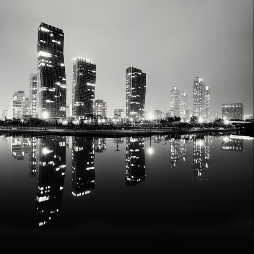 Black and white beauty of big cities