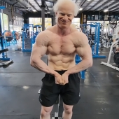 Blind, Albino Personal Trainer Shares Update After Being Forced To Quit Because Of “Lack Of Clients”