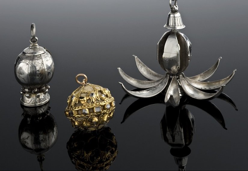 Blokhovka, pomander and other mysterious accessories of the past